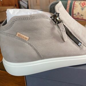 Ecco size 40 (9-9.5) low cut bootie